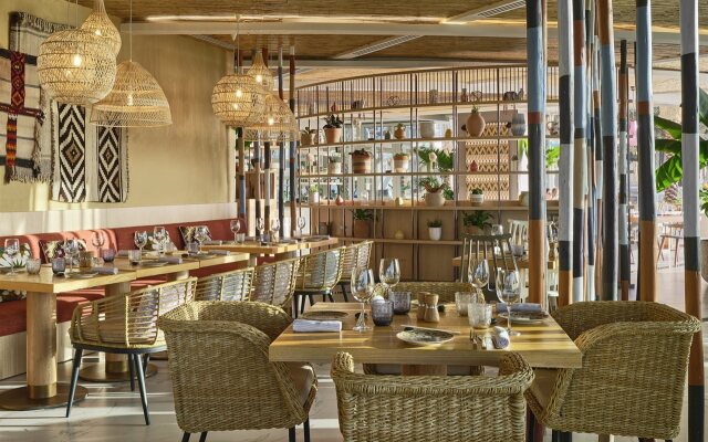 W Dubai - Mina Seyahi Hotel