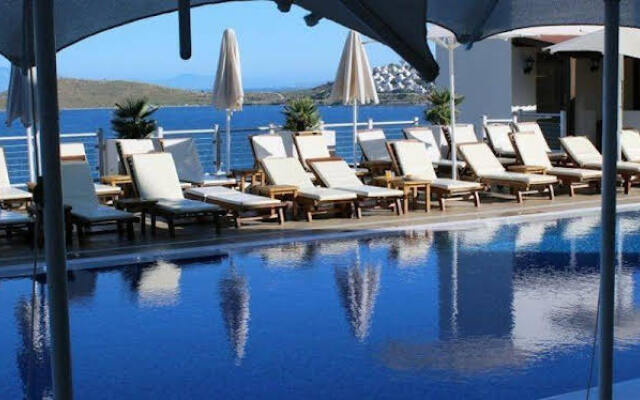 Lighthouse Beach Hotel