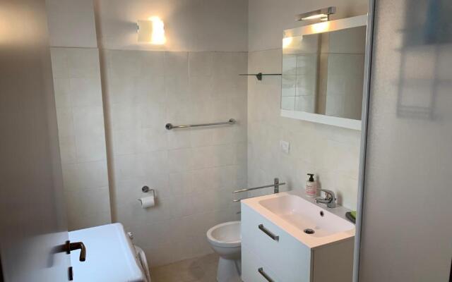 La Quiete 56 Lake view Apartment by Gardadomusmea