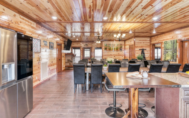 Boon by Avantstay 40-guest Luxe Smokies Retreat