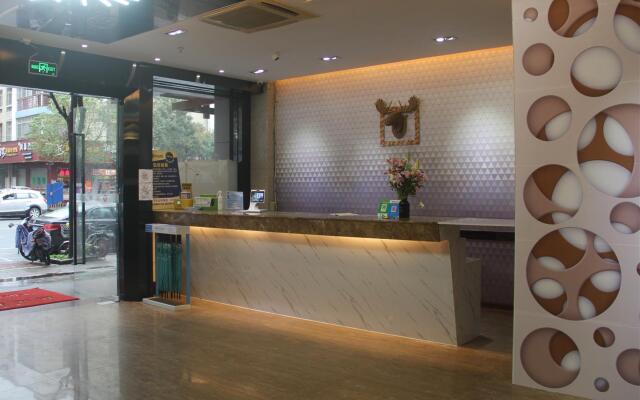 Pai Hotel Nanning Jiangnan Wanda Plaza Shizhulin Metro Station