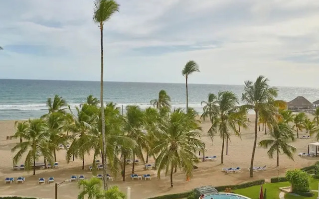 Beachfront Condo in Juan Dolio Sleeps 6