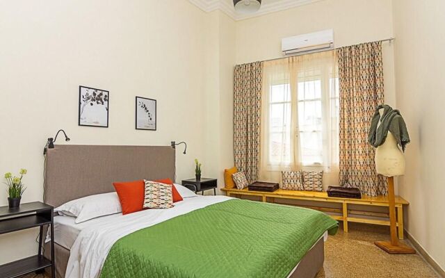 Hippy Decorated 2 Bedrooms Apartment