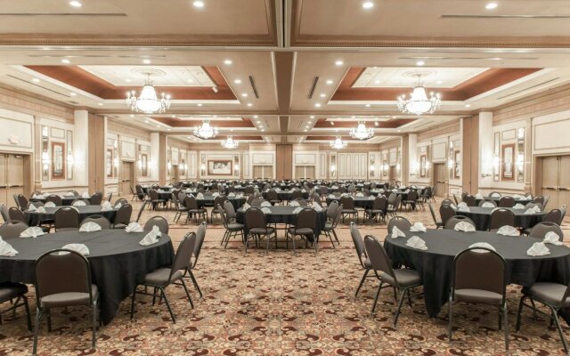 Clarion Hotel And Conference Center