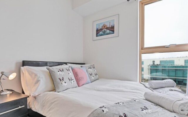 Panoramic Pad -amazing Apartment With WOW Factor Views Across the City to the sea