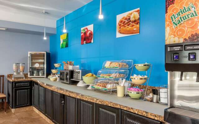 Quality Inn & Suites at The Outlets Mercedes/Weslaco