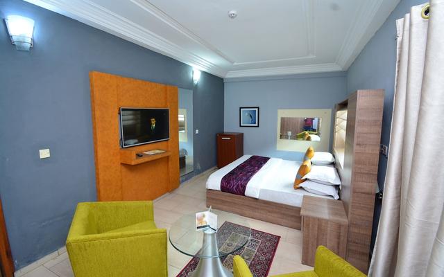 Signatious Hotel and Suites Delta