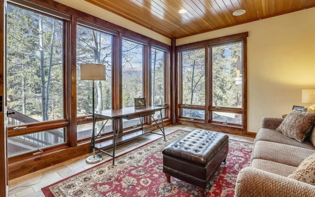 Highlands Getaway 4 Bedroom Home by RedAwning