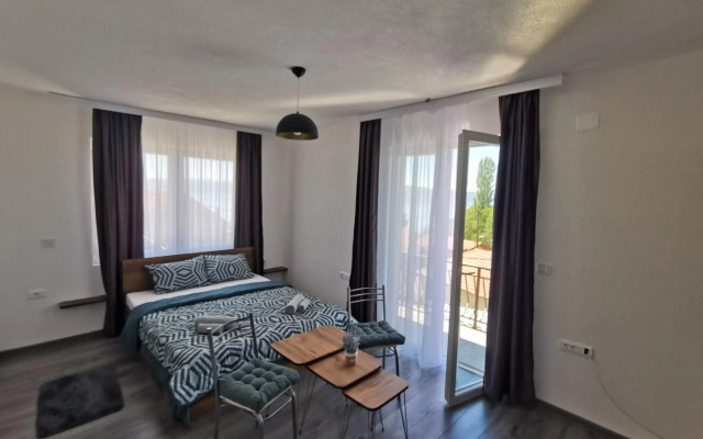 GOPO Guesthouse Elshani