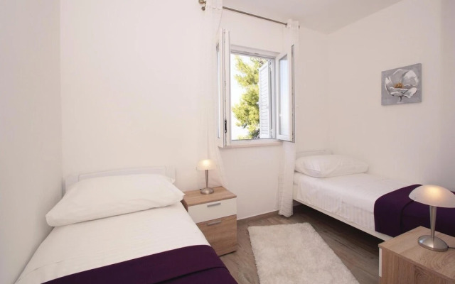 Amazing Home in Dingac-potocine With Wifi and 2 Bedrooms