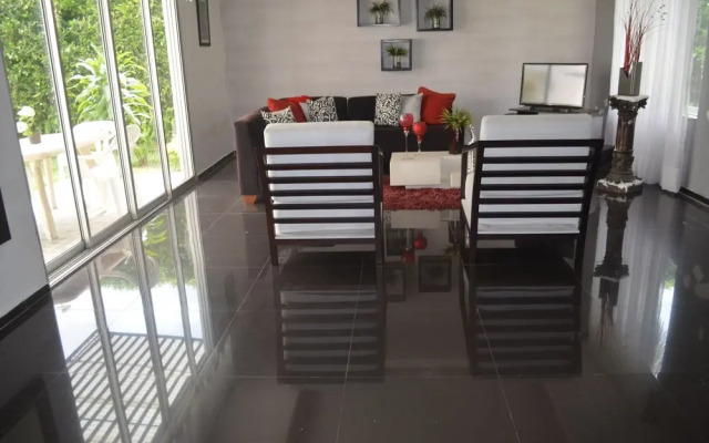 Espectacular chalet con piscina