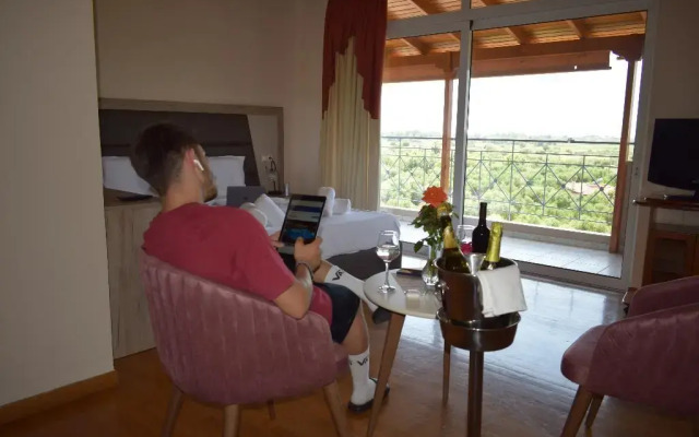 Kaiafas Lake Hotel