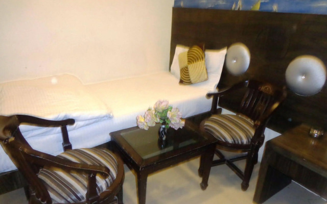 Hotel Guruvas Inn