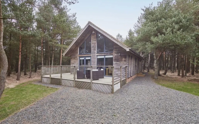 Host Stay Simon Howe Lodge