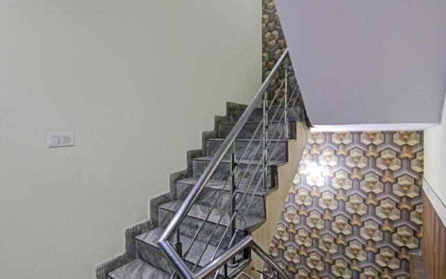 OYO Flagship 70265 Hotel Decent Stay