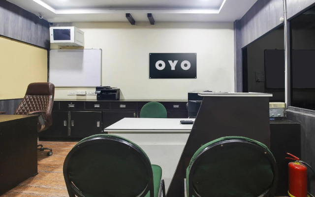 OYO 22736 Anuguna Tulasi Grand