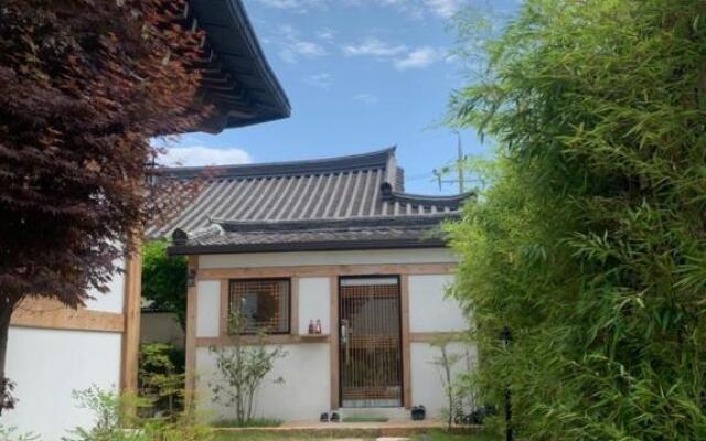 Adam Guesthouse