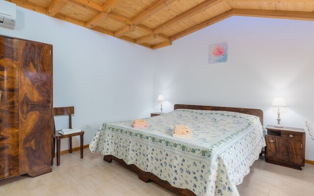 Traditional Stone Holiday House for up to 8 Persons