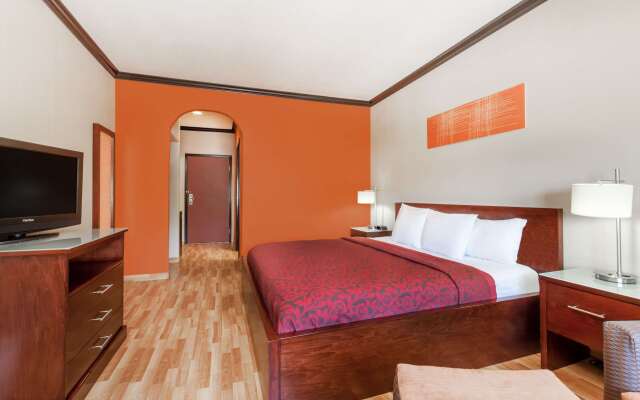 Days Inn & Suites by Wyndham Marquez