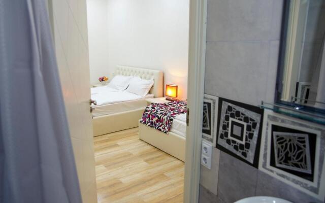 3 Rooms Hotel