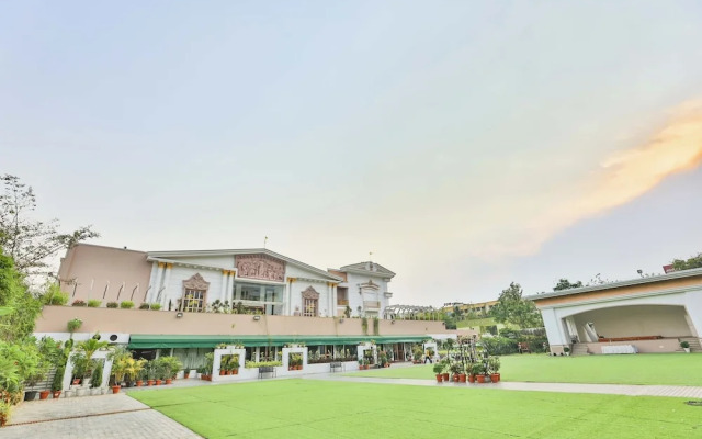 Hotel Crystal Crown