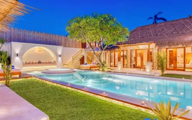 Villa Vienna - New 8BDR, Jacuzzi, Sauna and Cinema – Pool – Kuta