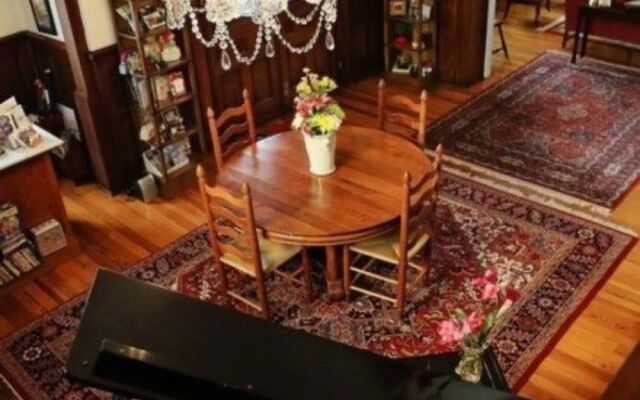 Bennett House Bed & Breakfast