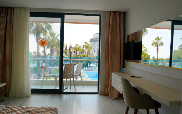 Club Aqua Plaza