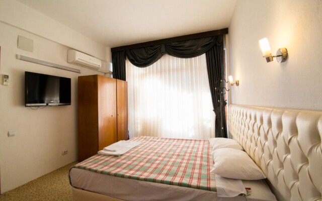 Engin Otel Finike