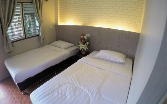 T T Hostel Kanchanaburi
