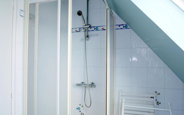 Holiday Home in Plouneour Near Sandy Beach