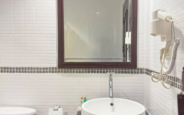 Royale Chulan The Curve