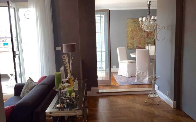 Big Tree Luxury Apartment