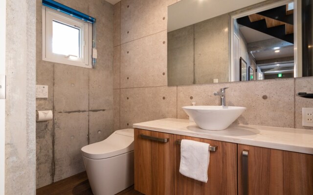 Off Piste Chalet by H2 Life