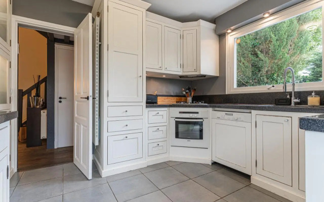 Luxueuse Chaumière 4 Chambres avec jardin