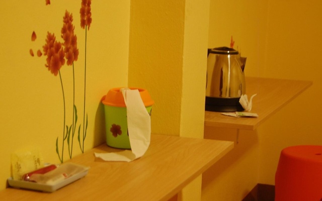 Royal Standard Hostel – Guest Rooms – Chiang Mai