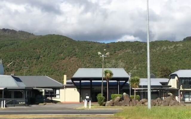Tokaanu Hotel