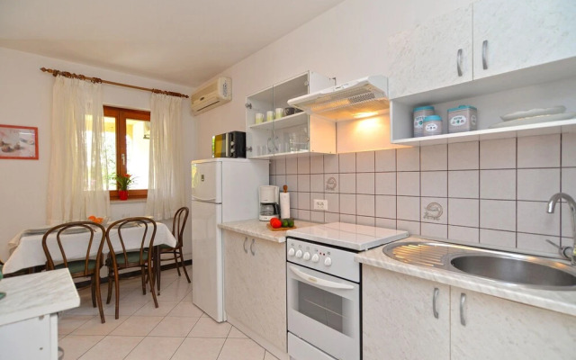 Apartment 739