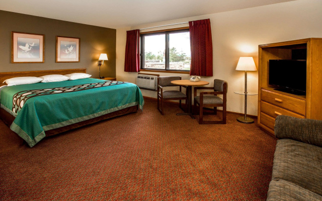 Super 8 by Wyndham Hartford WI