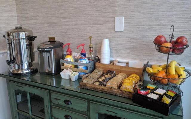 Shoreline Suites & Cabana Cottages