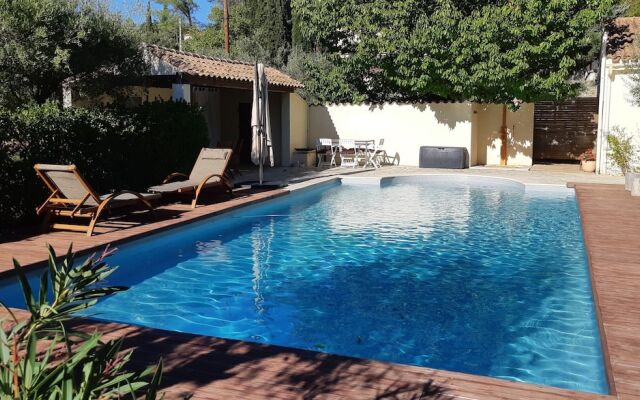 Au Mas des Voyageurs