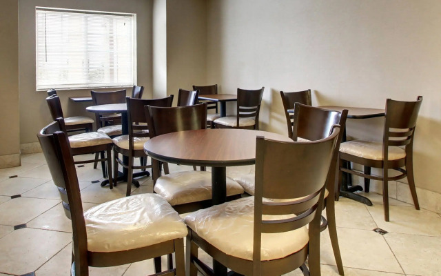 Days Inn By Wyndham Jackson Downtown