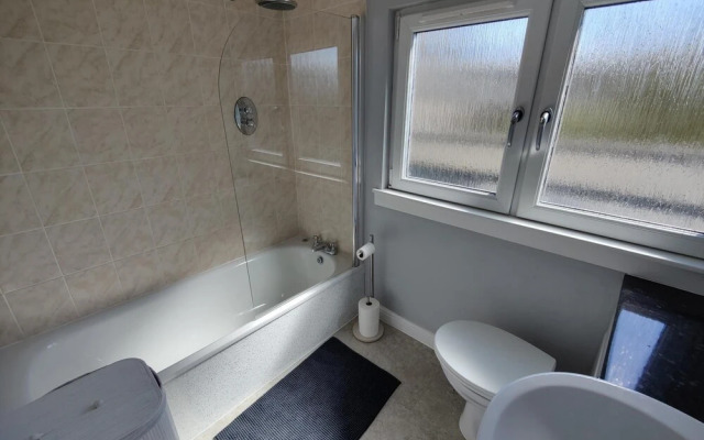 NEW Fabulous 2BD Maisonette Dunfermline, Fife