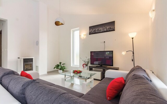 Nice Home in Vodnjan With Wifi and 2 Bedrooms