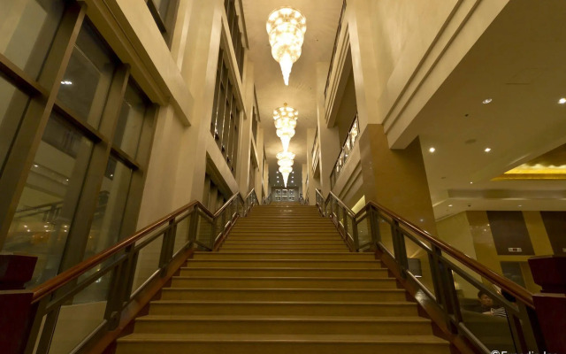 Mandarin Plaza Hotel