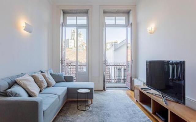 LovelyStay - Aurora Heights Apartment