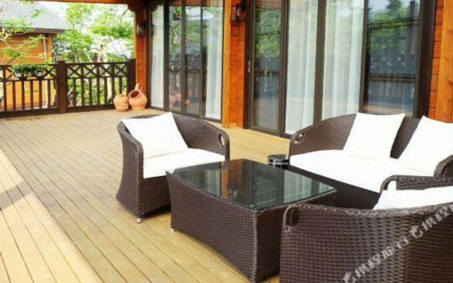 Midea Egret Lake Car Theme Hotel
