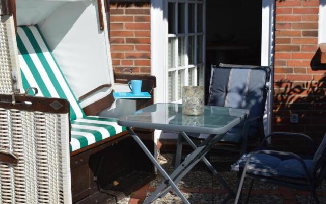 Morderne 3-Zimmerwohnung in einer Hausscheibe unter Reet