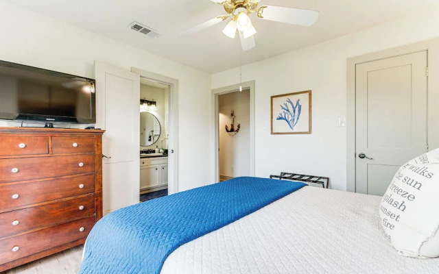 Paddleboards, Life Vests: Lake Conroe Getaway!