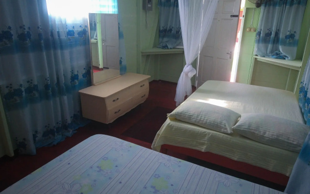 Beach Road Cottages at Jah Bs
